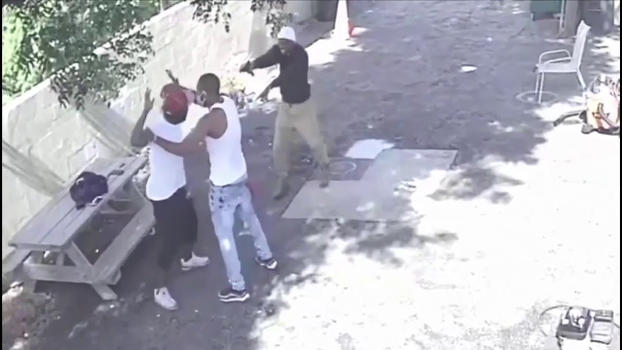 Police searching for 2 suspects accused of armed robbery in Miramar ...