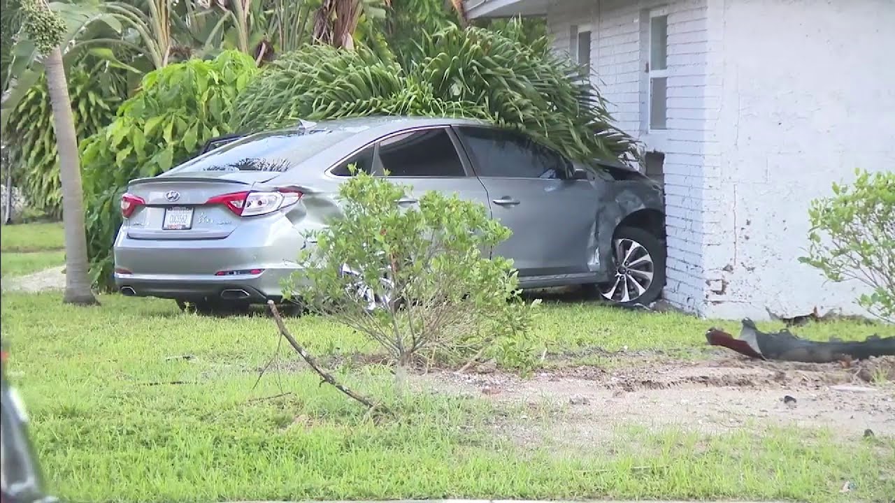 Car crashes into house in Fort Lauderdale - THE MIAMI METROPOLIS