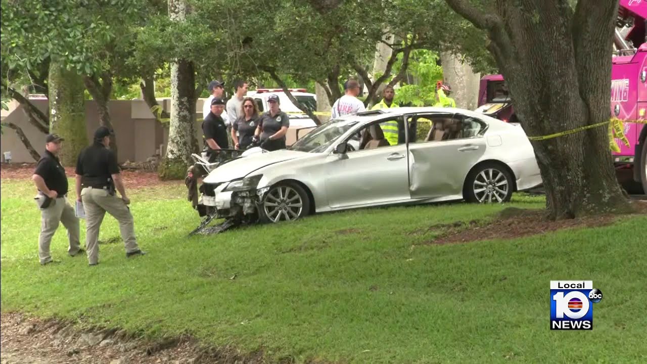 2 teens die after car crashes into lake in Sunrise - THE MIAMI METROPOLIS