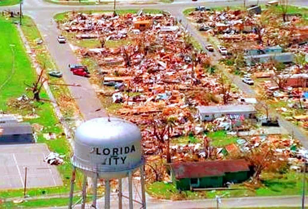 Daylight reveals Hurricane Andrew damage in South Dade